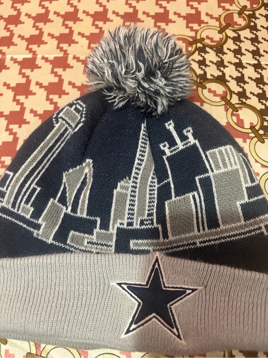 New era Other - New Era Dallas Knit Pom Beanie in Navy and White